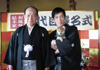 五代目「豆助」の襲名式を執り行った地井武男とTake2・東貴博（写真左から）