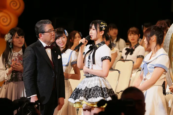 【写真を見る】総選挙の壇上で「結婚発言」を行った須藤凜々花