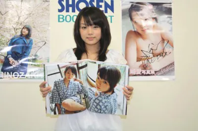 グラビアアイドル 篠崎愛 高校卒業後はプライベートでセーラー服 画像2 4 芸能ニュースならザテレビジョン
