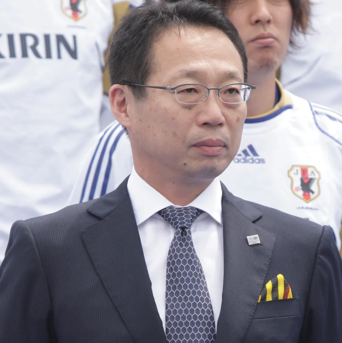 【写真を見る】「 歴史をつくってくれました」と表現した岡田武史