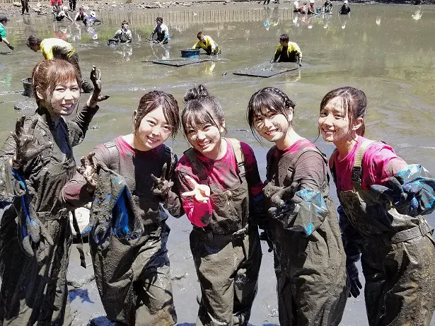 画像 Akb48 アイドルだけど泥まみれ 池の水ぜんぶ抜く大作戦 で生物捕獲に挑む 2 3 Webザテレビジョン