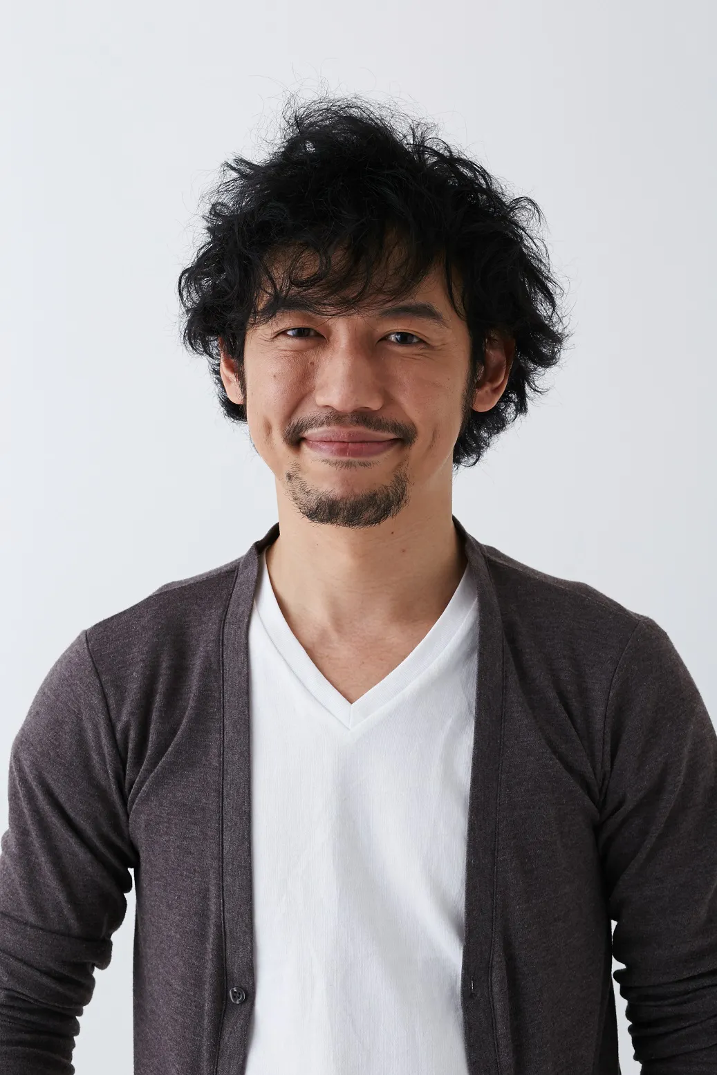 東京セレソンデラックスの劇団員・越村友一は韓国ドラマ「エデンの東」(TBS系)の主役であるソン・スンホンの声でも知られる