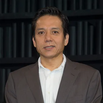 勝村政信、大杉漣さんの写真を手にW杯現地観戦