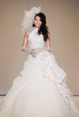 香里奈がロックなウエディングドレスをプロデュース! 結婚はまだまだ先!?