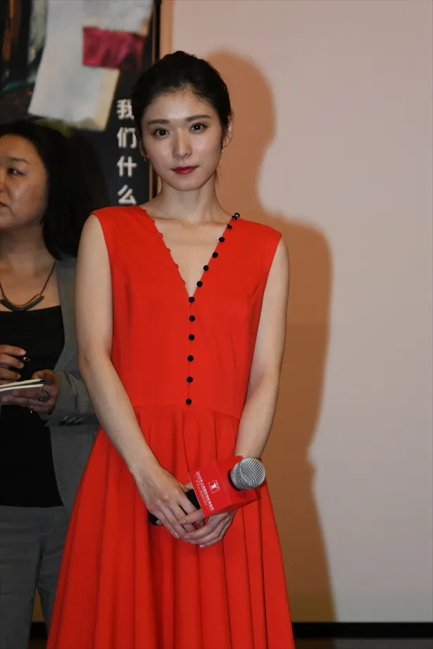 美しさに磨きがかかる松岡茉優、上海国際映画祭に登場