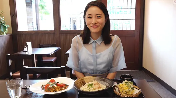 和光市の「新倉うどん ひろとみ」と「クロシェット ドゥ ボワ」のうどん食べ比べにチャレンジ。特設サイトで見られる