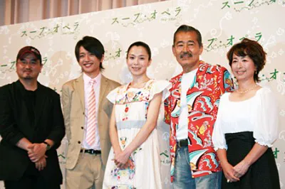 映画「スープ・オペラ」の完成披露試写会に出席した瀧本智行監督、西島隆弘（AAA）、坂井真紀、藤竜也、阿川佐和子(写真左から)