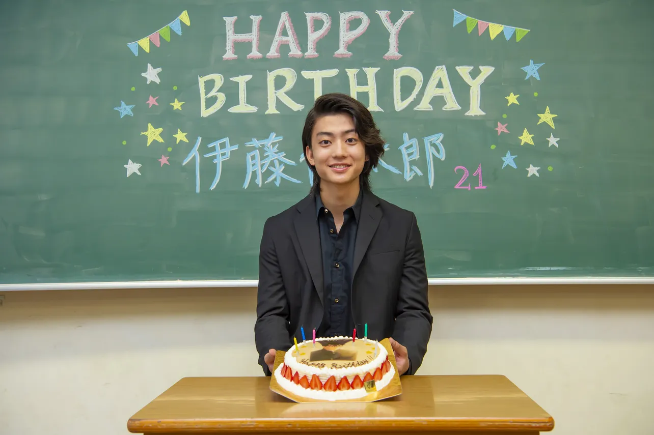 健太郎が21歳の誕生日を機に“伊藤健太郎”に改名！
