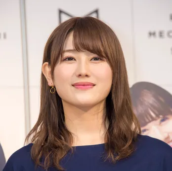 欅坂46渡邉理佐が守屋茜をバックハグ!見詰め合う2人にメンバーもMCも大興奮
