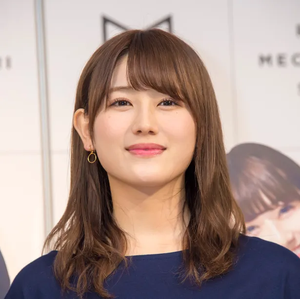 欅坂46渡邉理佐が守屋茜をバックハグ 見詰め合う2人にメンバーもmcも大興奮 1 2 Webザテレビジョン