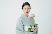 「高嶺の花」で主演を務める石原さとみ。容姿、キャリア、財力、才能どれをとっても抜群。しかし、実は孤独な一面を持つヒロインを演じる