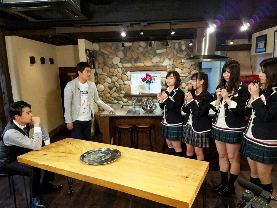 SKE48メンバーが「おむすび」がテーマの企画を平成ノブシコブシにプレゼン