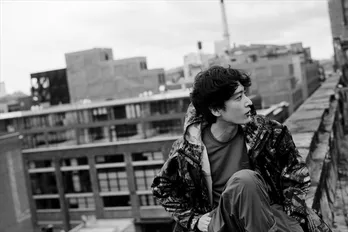 185cmの長身がニューヨークに溶け込む!上杉柊平1st写真集で予定”不調和”ロケ