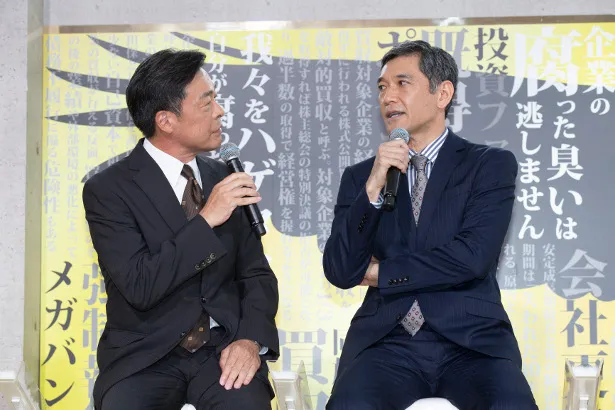 杉本哲太(写真左)は、「光石さんと共に鷲津の右腕、『水戸黄門』で言うところの“助さん・格さん”のようなポジションをやっております(笑)」と宣言