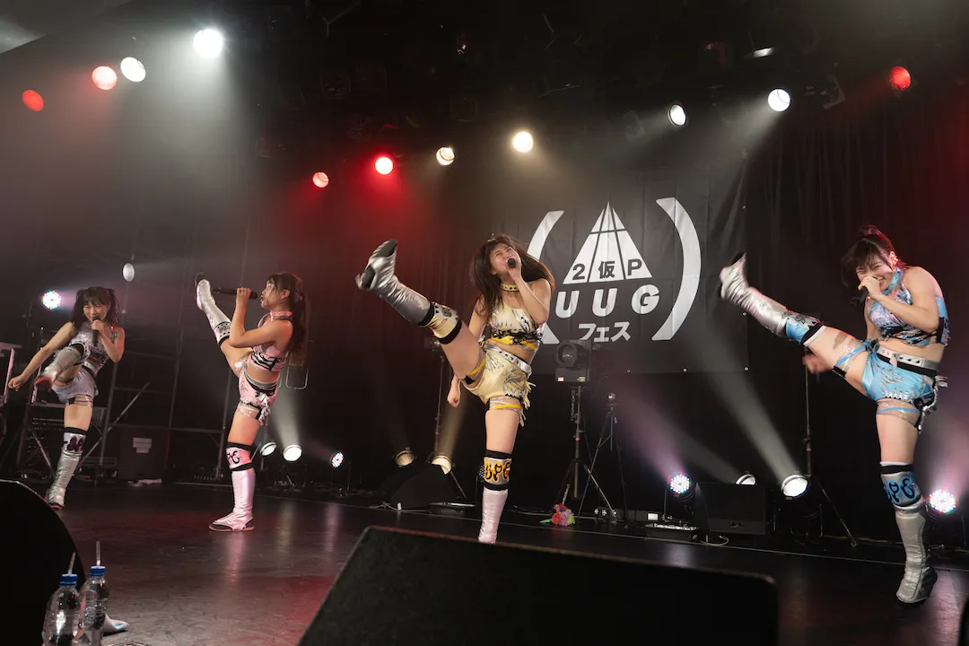 アプガ(プロレス)はアプガ(仮)の「アッパーカット」をリメイクしたオリジナル曲「アッパーキック」や、両曲のミックスバージョン「アッパー カットキック！」を披露