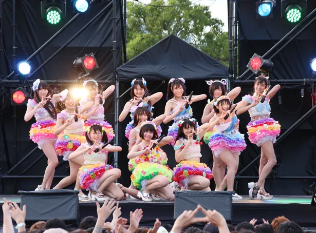 「アイドル横丁夏まつり!!～2018～」でアイドルたちの熱い夏が開幕。虹のコンキスタドールがメインステージに登場した