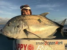 巨大魚gtを釣り上げた女性シンガー 岡田万里奈 って オカマリ流ご飯が進む夏レシピ ピリ辛アジユッケ も紹介 Webザテレビジョン