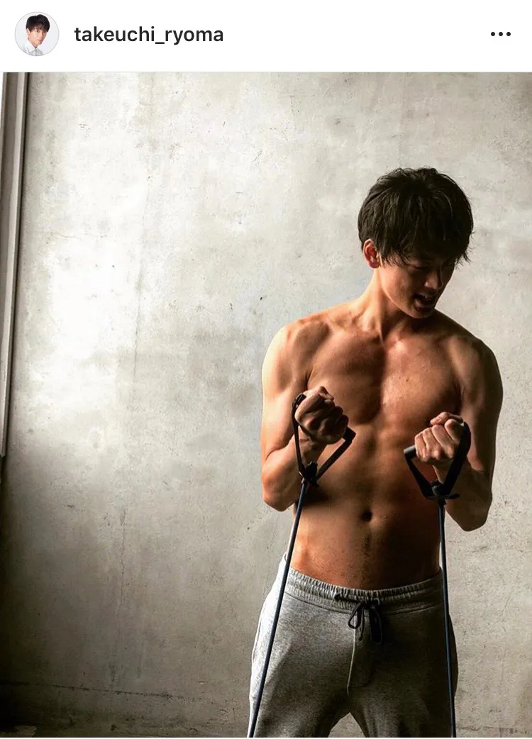 【写真を見る】Instagramに投稿された竹内の筋肉美！つい“ギャランドゥ”に目が…!!