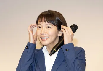 吉岡里帆、井浦新、田中圭らがわちゃわちゃ♪「健康で文化的な最低限度の生活」＜会見写真特集＞