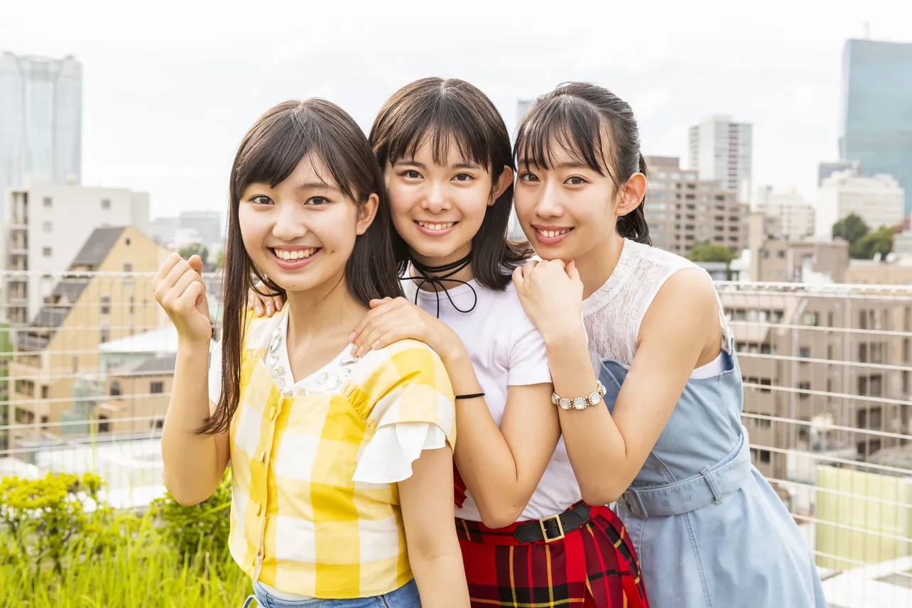 ハロー！プロジェクトから誕生する2つの新グループでのデビューが決まっているハロプロ研修生の3人。左から島倉りか、山﨑夢羽、前田こころ