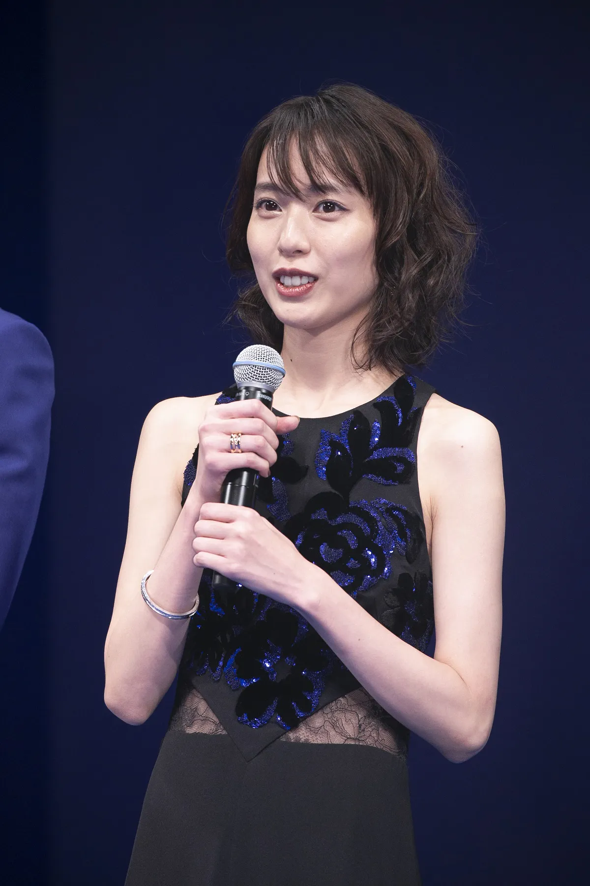 少し生意気なフェロー・名取（有岡大貴）と正面から向き合う緋山美帆子演じる戸田恵梨香