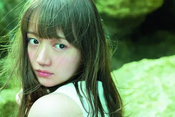 “清楚系美少女声優”尾崎由香のピュアすぎる初水着を初写真集で公開！