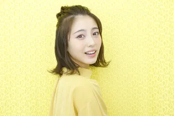 浜辺美波が主演映画で新境地を開拓!? 「変顔でも何でも来いと思ってやりました」〈映画「センセイ君主」公開記念SP連載〉