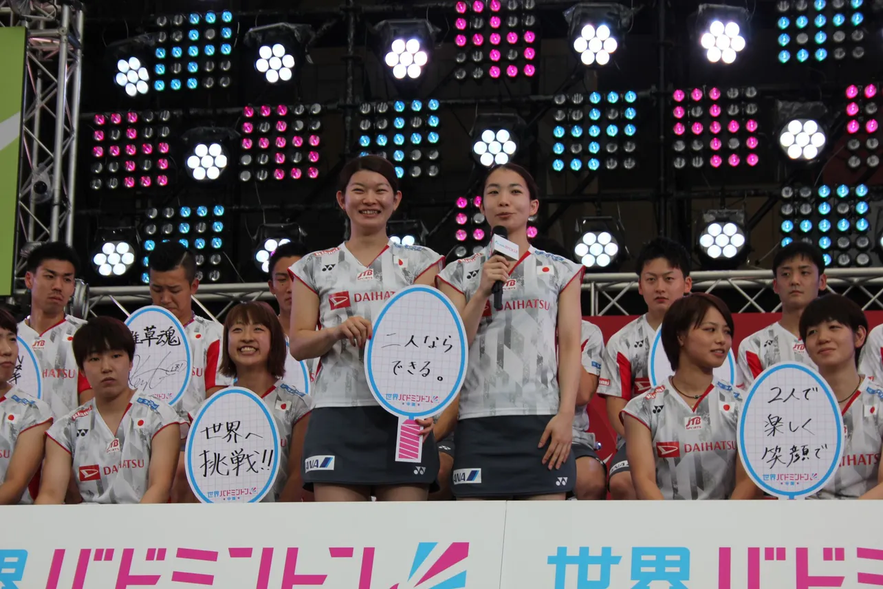 女子ダブルスの高橋礼華選手と松村美佐紀選手は「二人ならできる。」