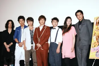 小栗旬初監督作「シュアリー・サムデイ」の現場では、ムロツヨシが1人だけ仲間外れに!?