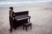 “マーニー”や“メアリ”の音楽を手がけた村松崇継が、仲村トオル主演ドラマの主題歌を担当!