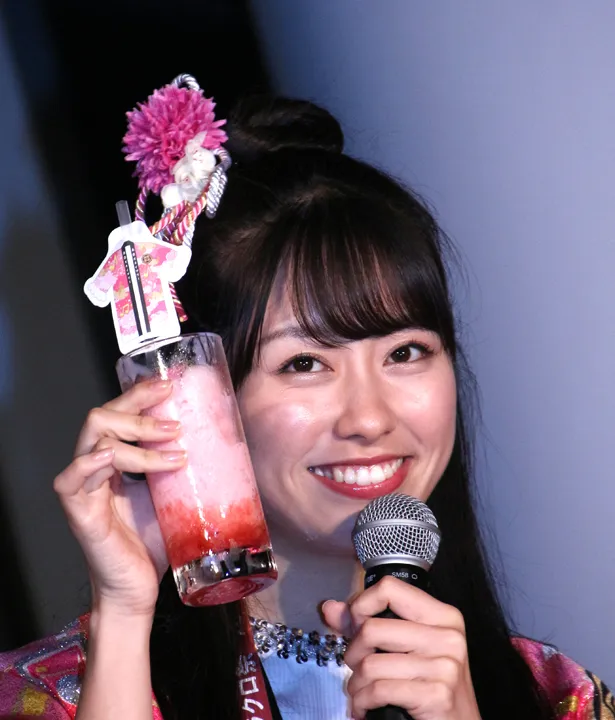 佐々木彩夏をイメージしたメニューは「佐々木プロのクールないちごミルクかき氷」