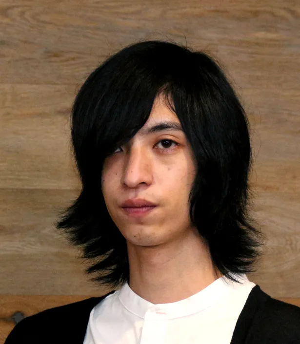 有名音楽プロデューサーの元でゴーストライターをしている若きソングクリエイター・新谷恭介役の清水尚弥