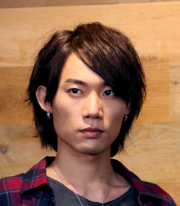 花沢将人が演じる泉遼太郎は、最年長でグループの兄貴的存在