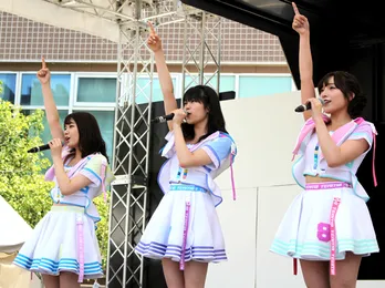 吉川七瀬「いつも品ぞろえ豊富で…」がい旋ライブでアウトレットに感謝!? 鈴木拓は感動「父親の気持ちに」