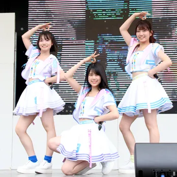 チーム8が猛暑の中で全力ライブ!清水麻璃亜「年々夏がつらくなる…」