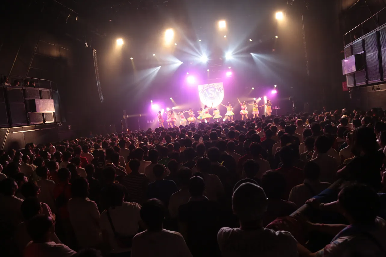 虹コンにとって約半年ぶりのマイナビBLITZ赤坂に多くのファンが集結した