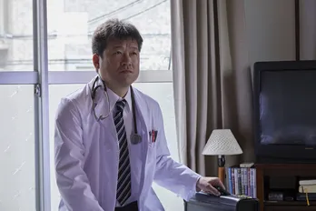 やっぱり佐藤二朗だった!ポロリ解禁していた実写版「聖☆おにいさん」医者役