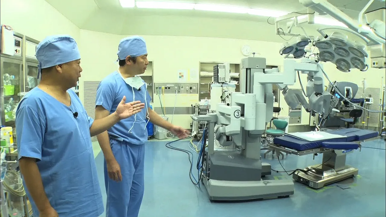 手術支援ロボット「ダヴィンチ」を見学