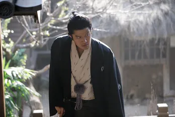 ＜西郷どん＞小栗旬の“龍馬”「色気がすごい…」と話題!!瞳ギラつかせ「おまん、偽もんかい」