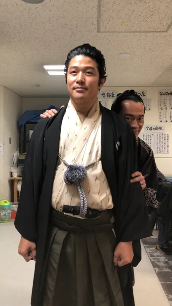 小栗旬“龍馬姿”で「ひょっこり～！」劇中とのギャップに女子歓喜!!「かわいい〜」＜西郷どん＞