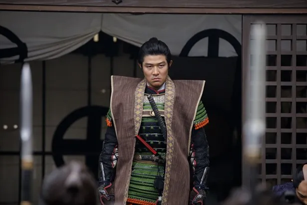 主人公・西郷吉之助を演じているのは鈴木亮平。その弟・信吾を演じるのは錦戸亮。2人の共演は3度目となる