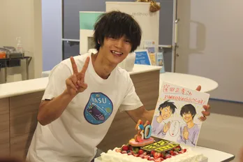 窪田正孝30歳の誕生日を川口春奈、岡田結実、佐藤仁美が祝福!「やっぱ顔なんじゃない?」