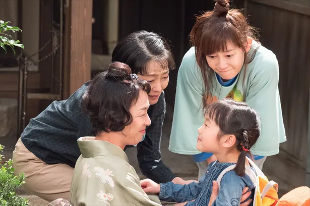 花野を孫のようにかわいがってきた三オバ…つらい気持ちを隠し、笑顔で送り出す　第108回シーンから