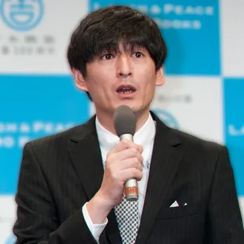 博多大吉、グラビアアイドル忍野さらの胸元を見て詐欺扱い?