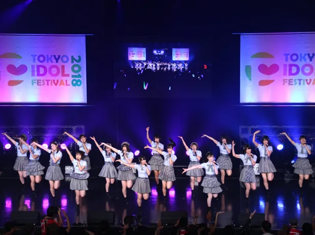 AKB48チーム8が8月4日、「TOKYO IDOL FESTIVAL 2018」のHOT STAGEに登場