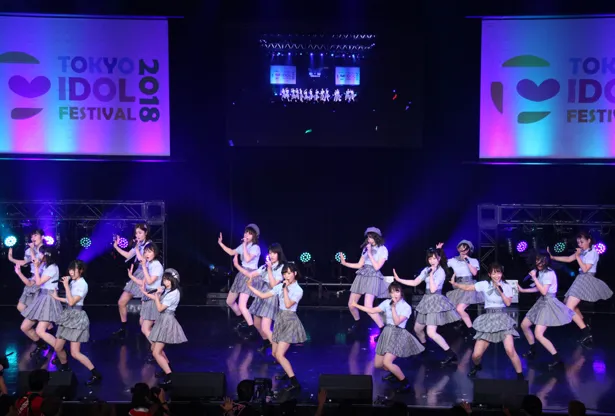 AKB48チーム8が8月4日、「TOKYO IDOL FESTIVAL 2018」のHOT STAGEに登場