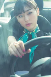 福原遥が20歳の誕生日に写真集を発売！　セルフプロデュースでありのままの自分を写し出す