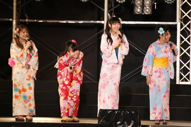 「いきなりパンチライン」カップリング曲のMV撮影エピソードを語った野村実代(右から2番目)