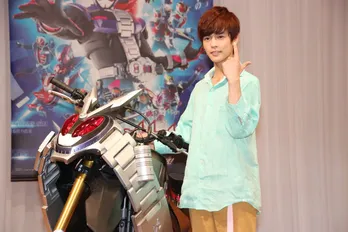 “平成最後の仮面ライダー”は2000年生まれ！ 奥野壮「偉大な先輩方と同じスタートラインに立てた」