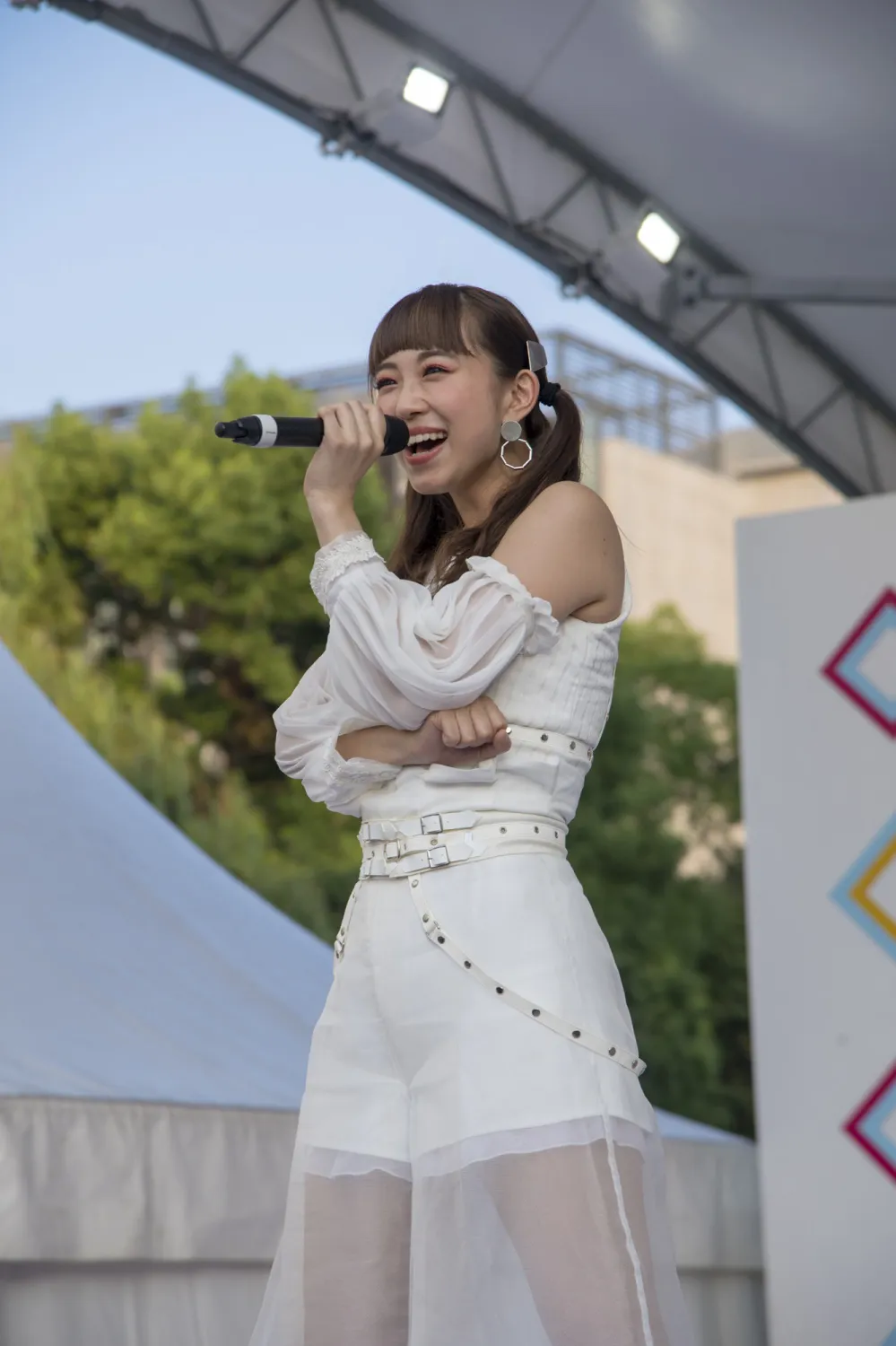 大矢梨華子はラストナンバー「夜明け Brand New  Days」の歌詞の一部を変えて、ファンとの絆をアピール